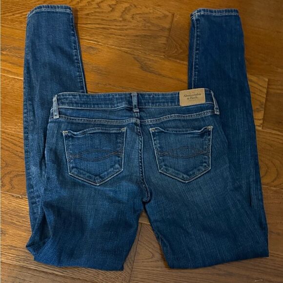 VTG. Abercrombie & Fitch Women's Dark Blue Skinny Jeans size 2 or 26 - Picture 2 of 5